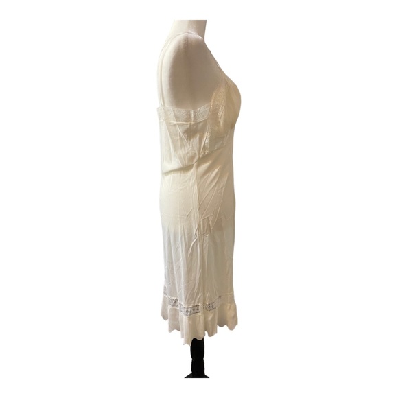 Vintage slip with lace trim & adjustable straps. Sz36 - Picture 4 of 15